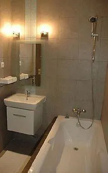 Du Louvre מלון דירות 2*