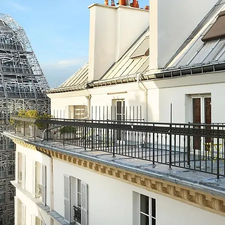 Du Louvre מלון דירות 2*